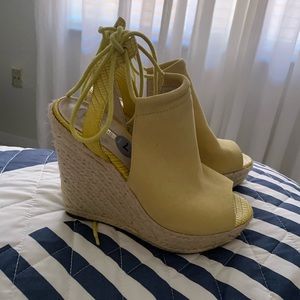Guess yellow wedges